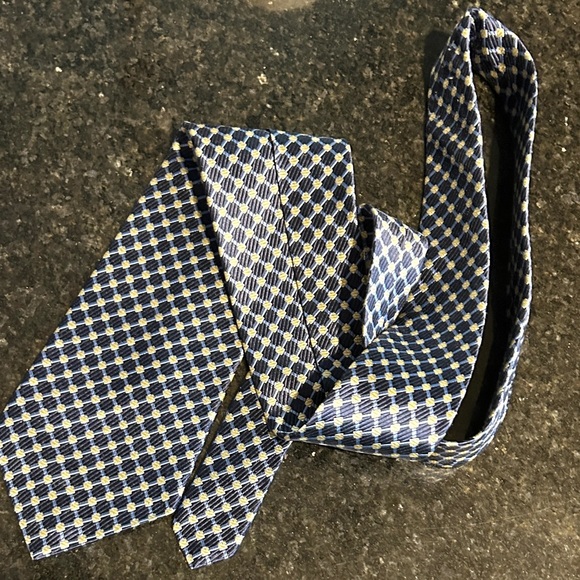 VAN HEUSEN Men’s 100% Silk Tie Blue & Yellow Geometric Design - Picture 3 of 6